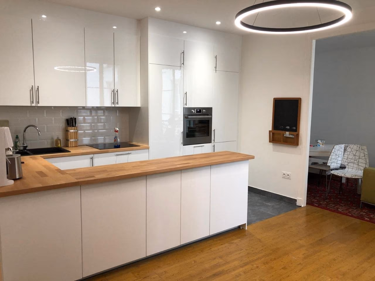 Cuisine blanche plan bois LED - Herblay (95)